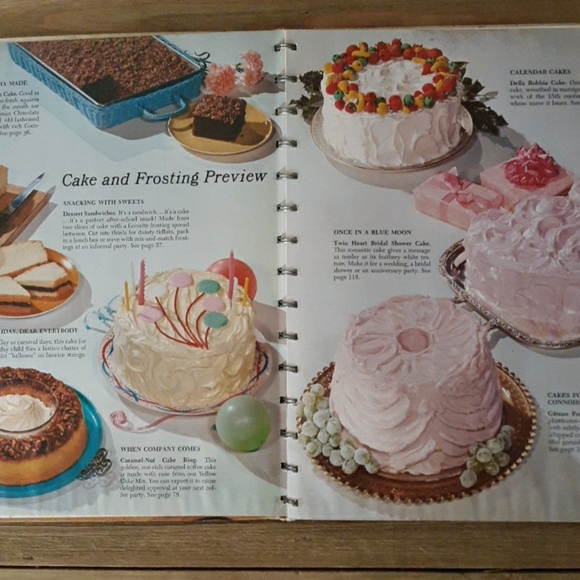 Betty Crockers Cake and Frosting Mix Cookbook 1st - Picture 5 of 8
